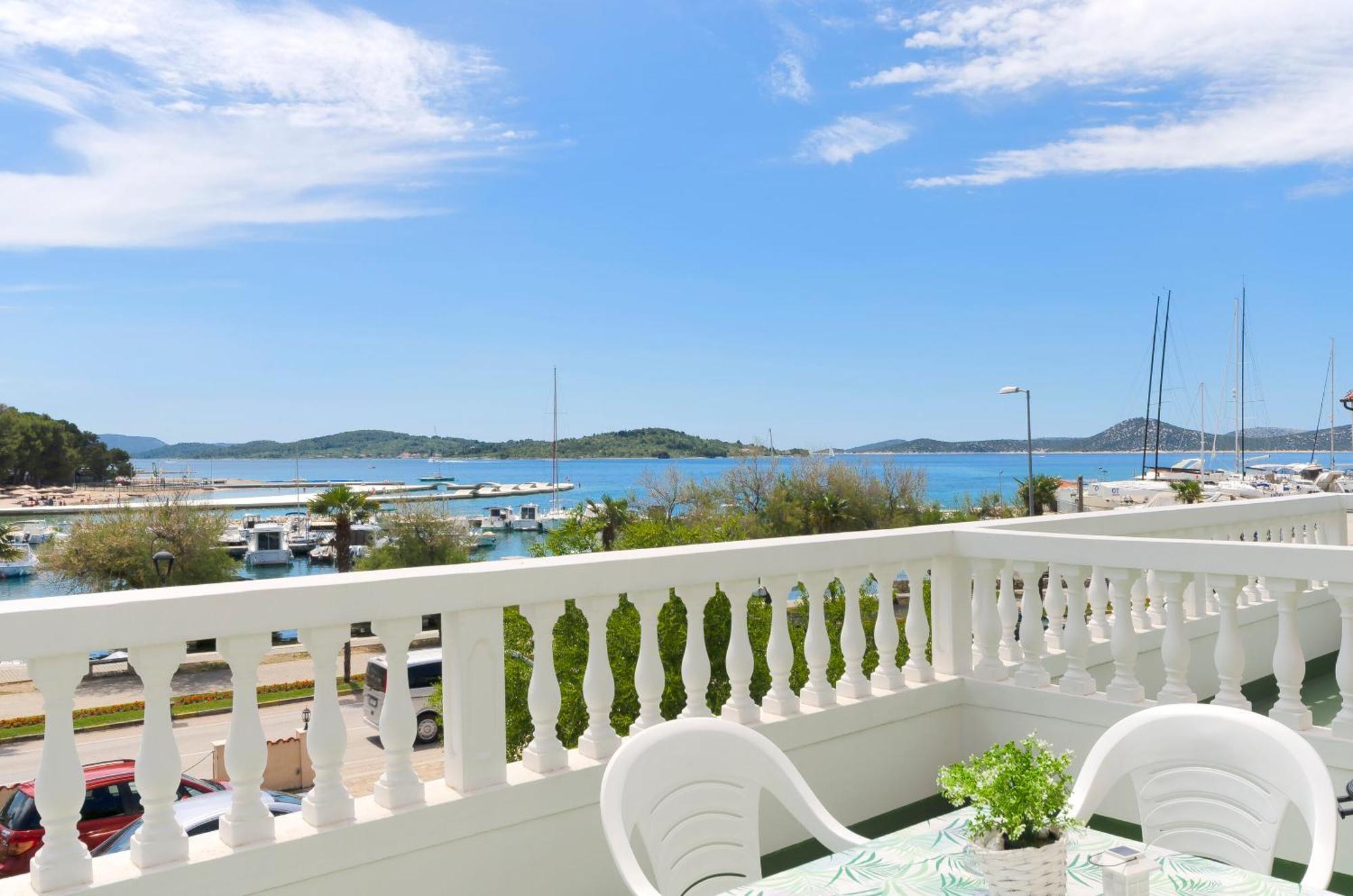 Apartment And Rooms Artina Vodice Exterior photo