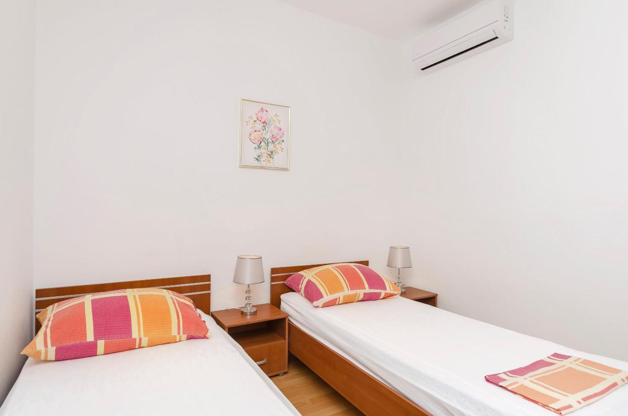 Apartment And Rooms Artina Vodice Exterior photo