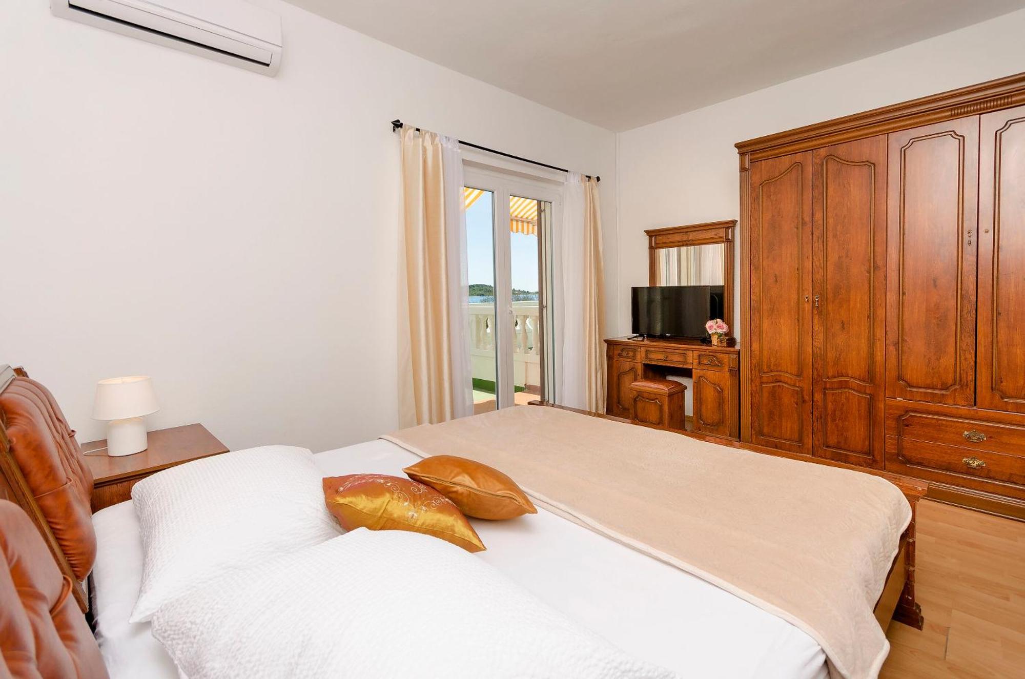 Apartment And Rooms Artina Vodice Exterior photo