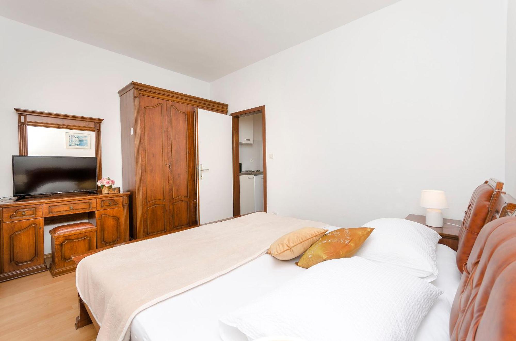 Apartment And Rooms Artina Vodice Exterior photo