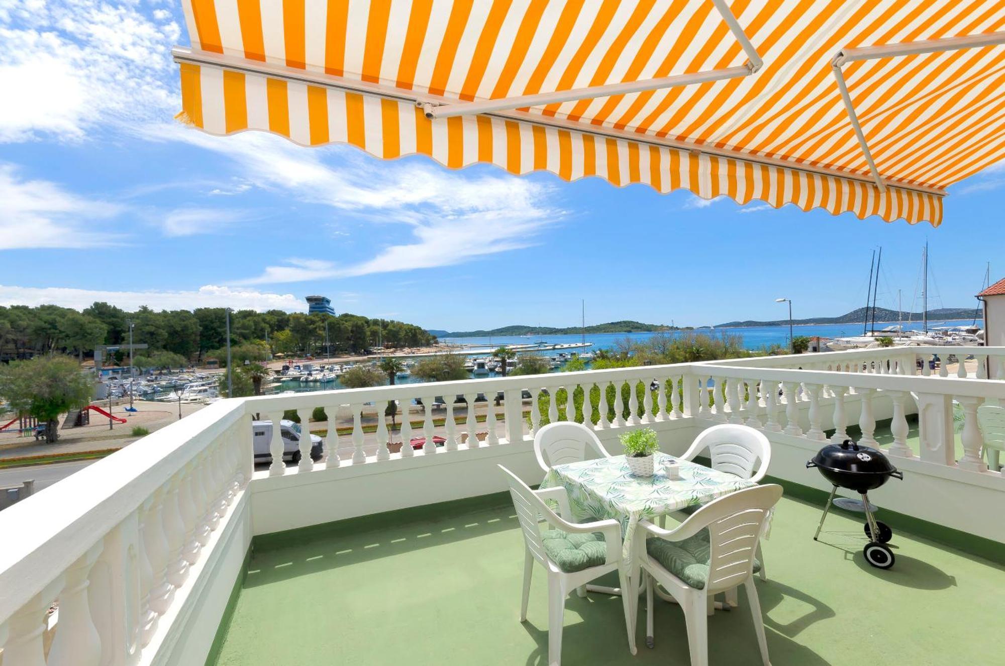 Apartment And Rooms Artina Vodice Exterior photo