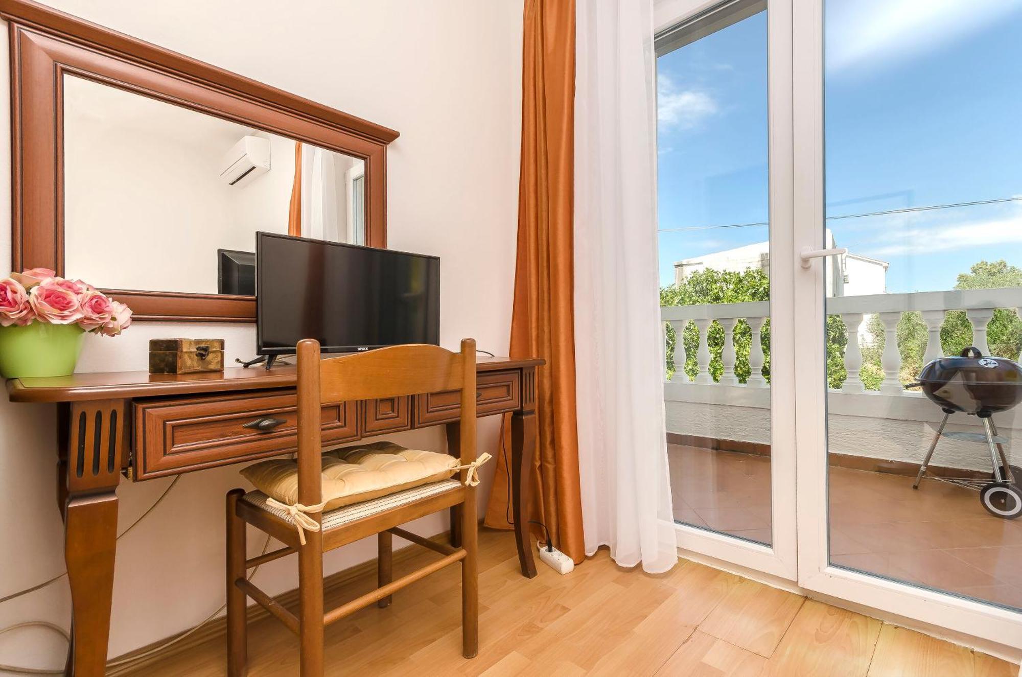 Apartment And Rooms Artina Vodice Exterior photo