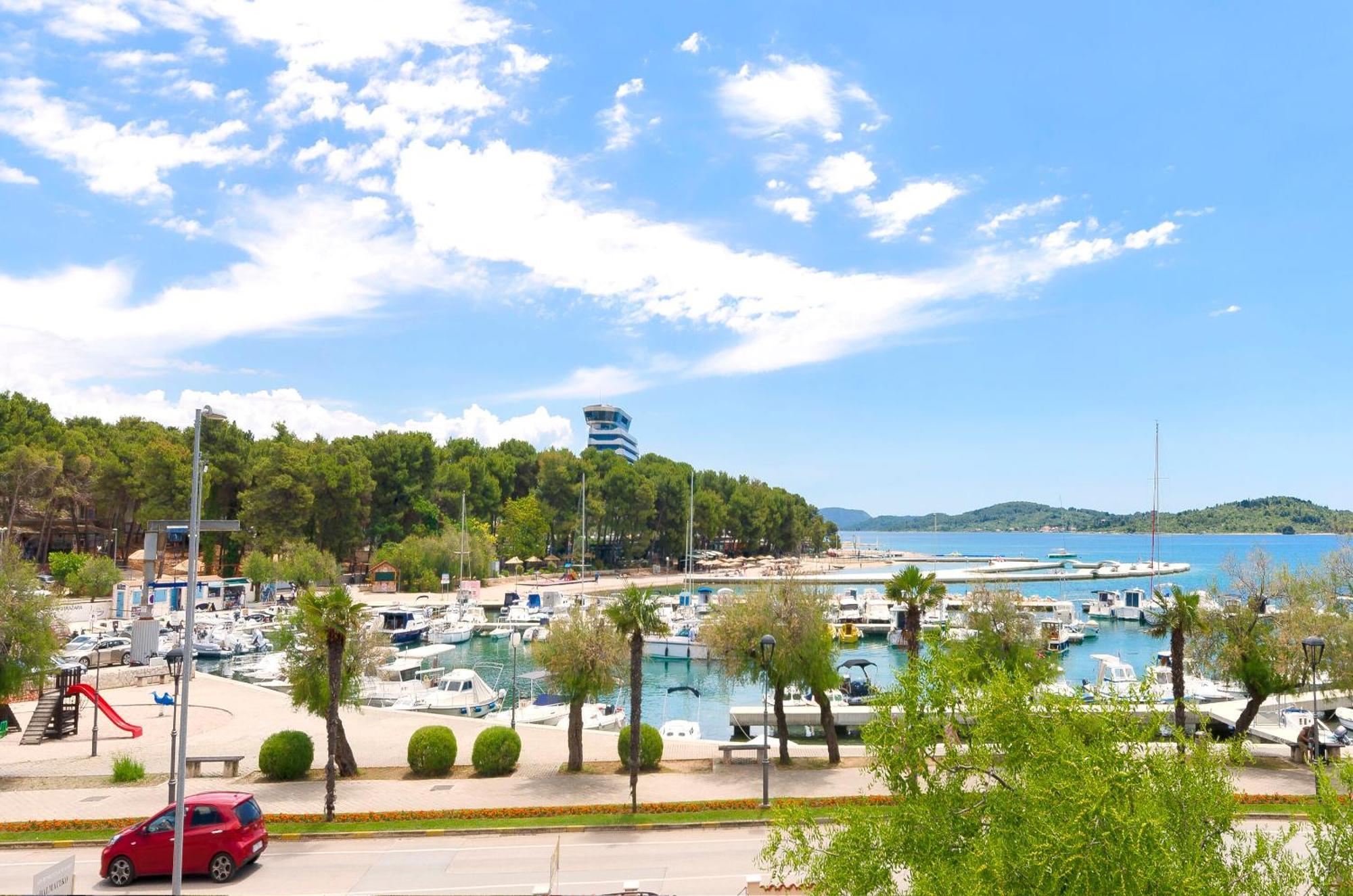 Apartment And Rooms Artina Vodice Exterior photo