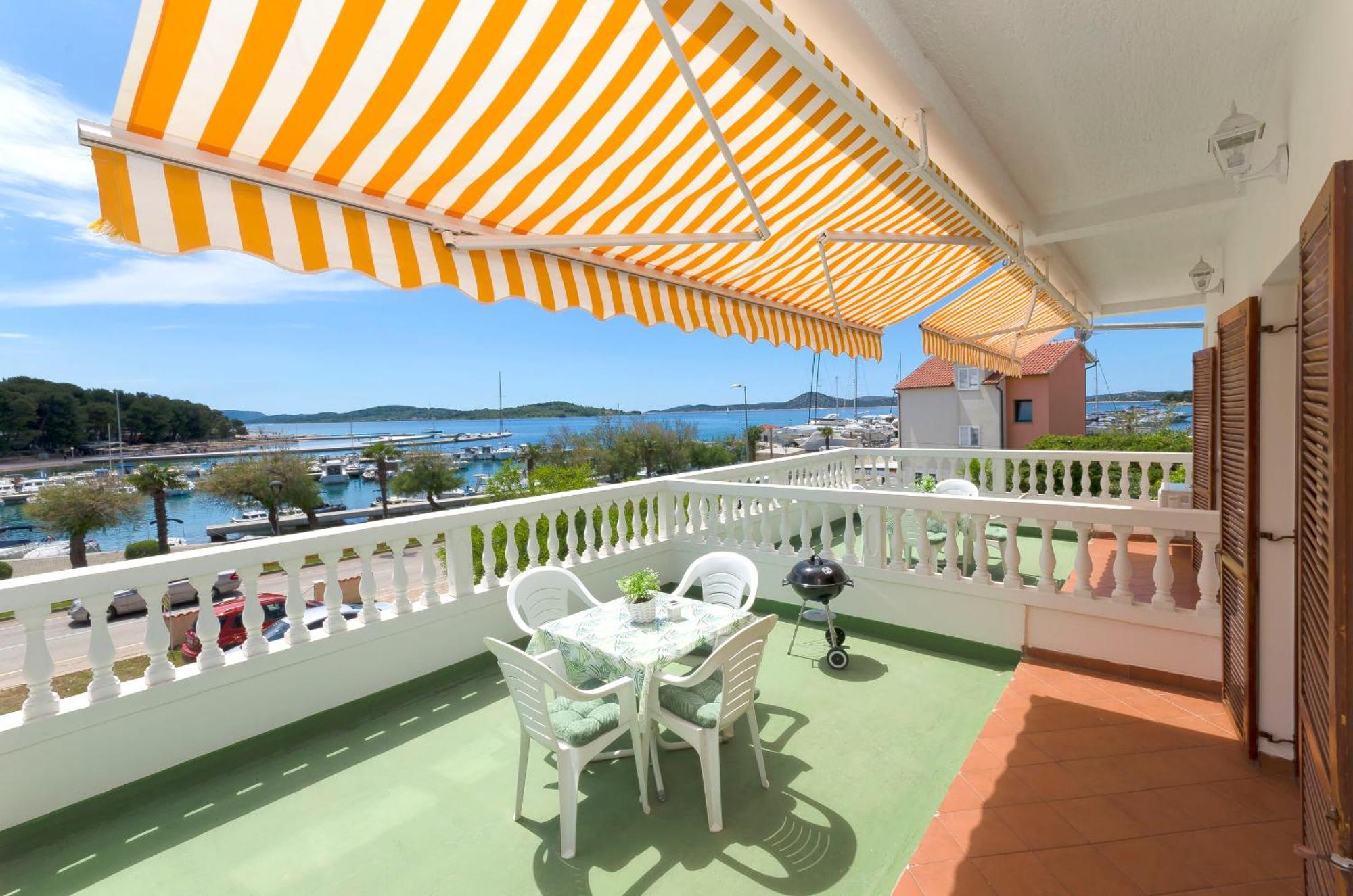 Apartment And Rooms Artina Vodice Exterior photo